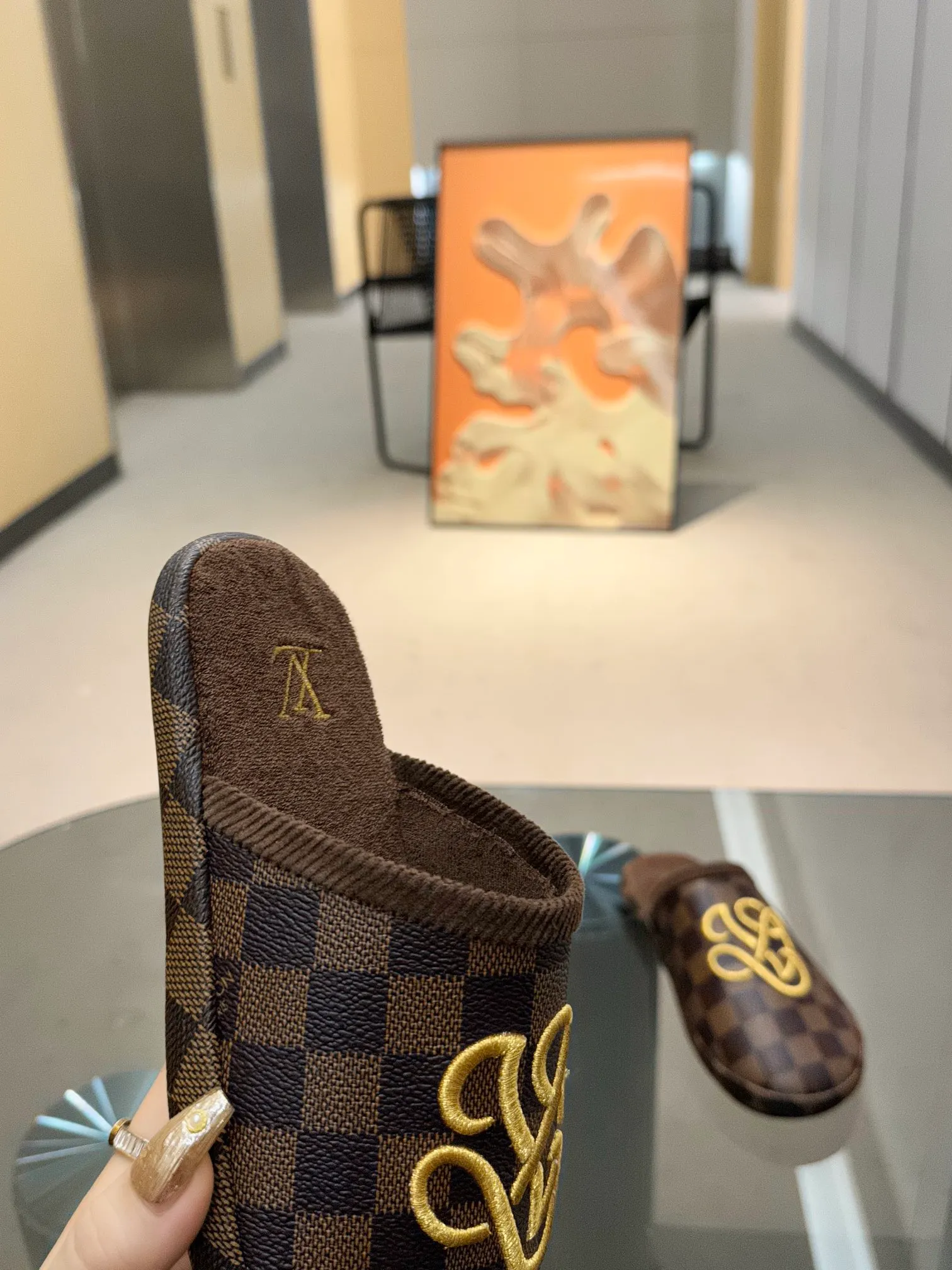 👟👟Ex-factory price 320👟👟 The 2024 couple’s counter features the latest hard goods of LV and Loewe co-branded slippers🆕 ✿Purchase level! Full of high-end feel! A popular model among bloggers at home and abroad, it’s retro and fashionable and looks amazing on your feet! Official website main recommendation code number 35-46